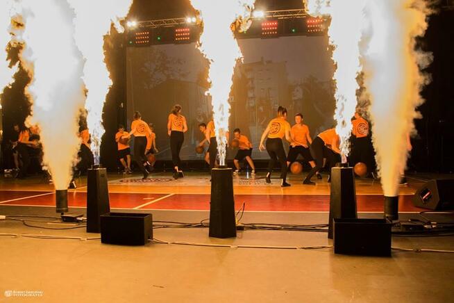 pokaz pirotechniczny, konfetti, ciężki dym, wytwornice iskie