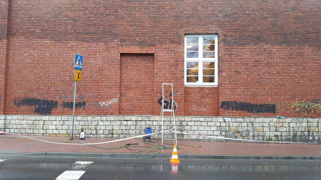 mycie elewacji ceglanych, kamiennych, usuwanie graffiti