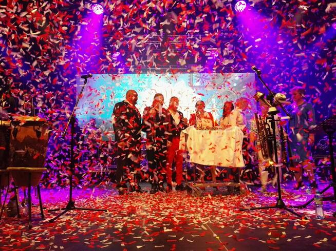 pokaz pirotechniczny, konfetti, ciężki dym, wytwornice iskie