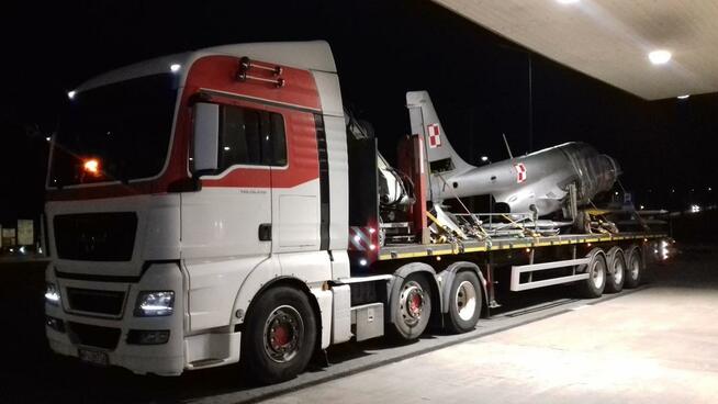 Transport HDS warszawa tir winda naczepa z wózkiem widłowym