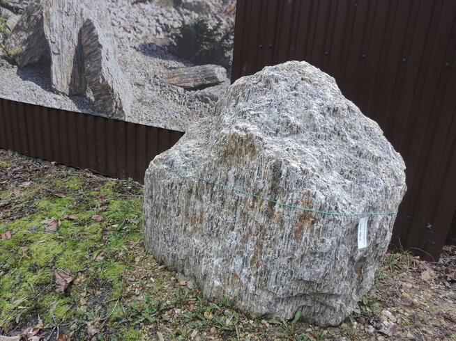 Kamień Kora Kamienna duże głazy ogrodowe kamień do ogrodu