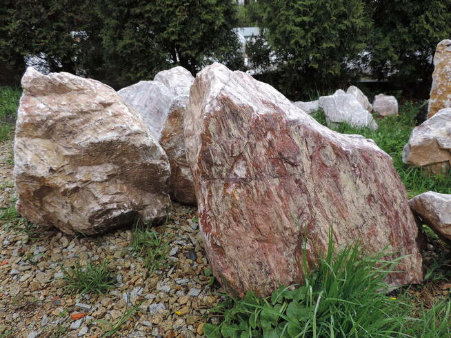 Grys Różowy 8-16 mm Kamień ozdobny do ogrodu Biała Marianna