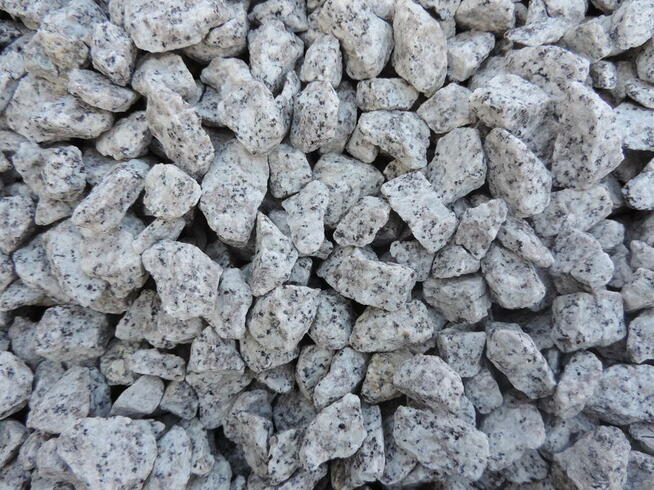 Grys Różowy 8-16 mm Kamień ozdobny do ogrodu Biała Marianna