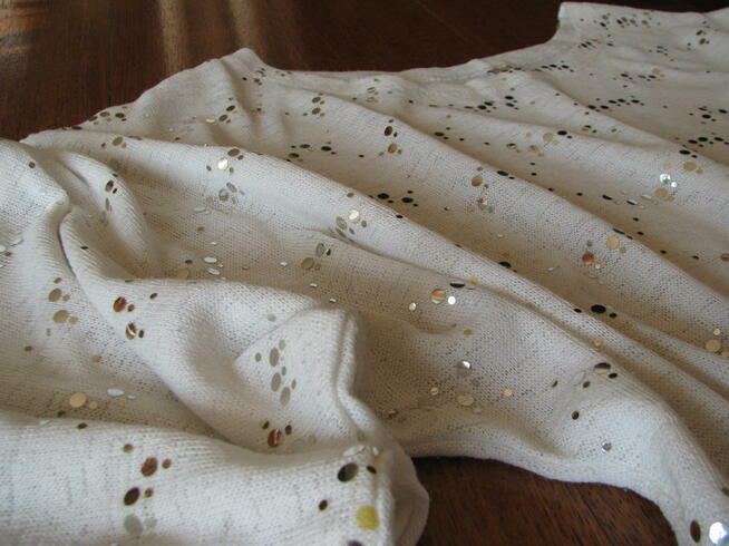 Luźny, biały sweterek, bluzka z cekinkami, L / XL