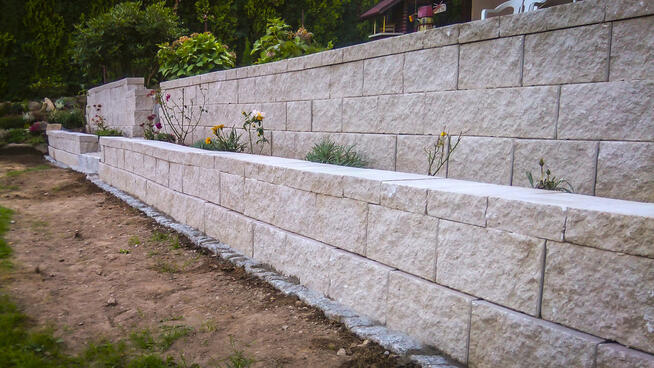 Pustak oporowy skarpowy mur murek ogrodowy łupany palisada