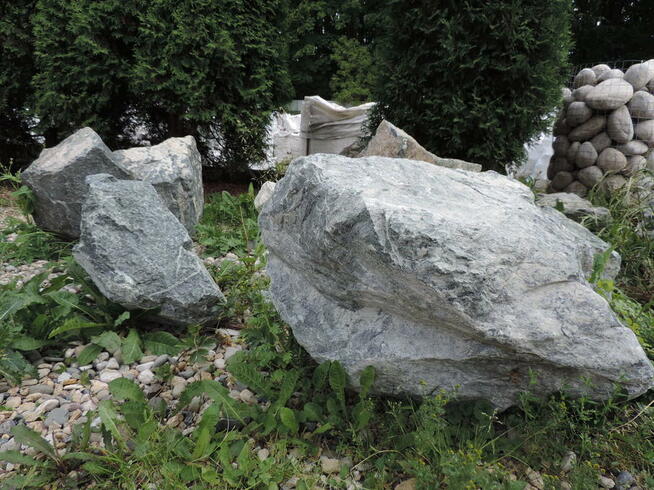 Kamień zielony duży Głaz zielony do ogrodu skała bryła