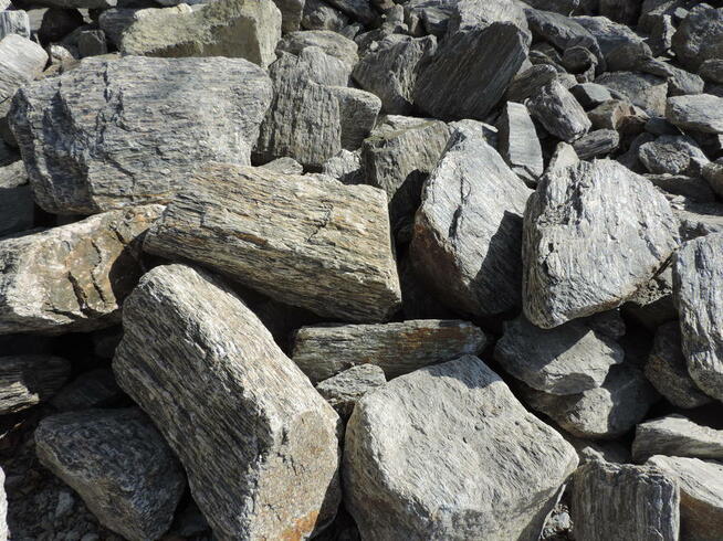 KORA KAMIENNA DUŻY KAMIEŃ GŁAZ BRYŁA MONOLIT SZPILKA