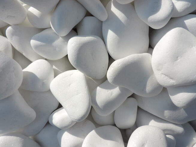 Grys Biały Thasos śnieżnobiały kamień z błyszczącymi Thassos