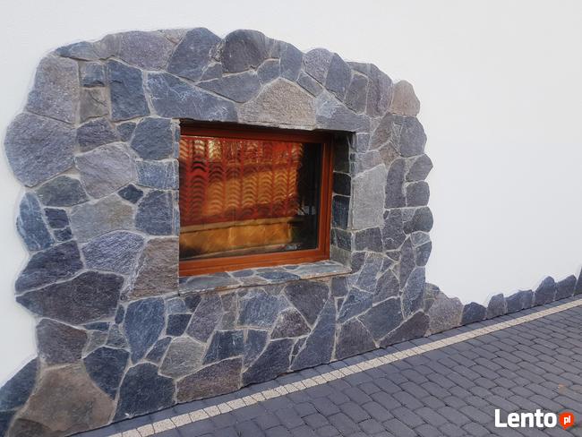 Elewacja z kamienia ogrodzenie z gnejsu grill kamienny piec