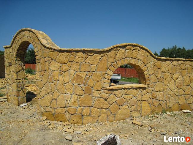 Elewacja z kamienia ogrodzenie z gnejsu grill kamienny piec