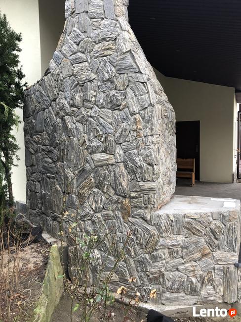 Elewacja z kamienia ogrodzenie z gnejsu grill kamienny piec