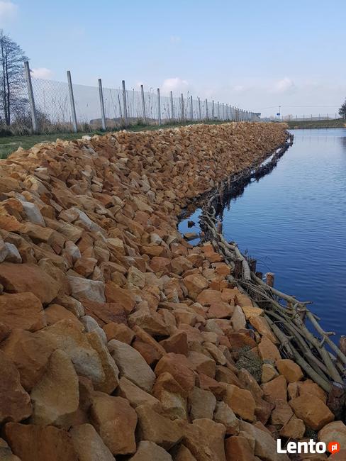 Wzmacnianie brzegów stawu oczka wodnego zbiornika zalewu