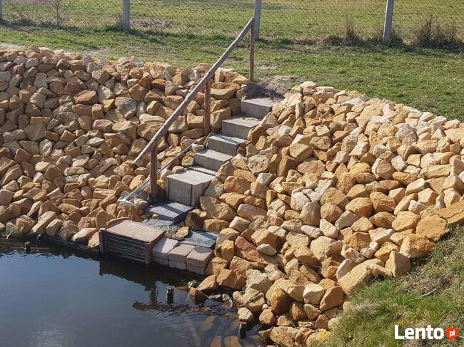 Wzmacnianie brzegów stawu oczka wodnego zbiornika zalewu