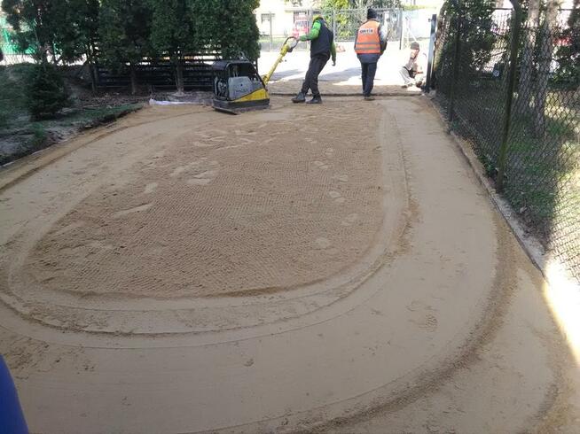 Minikoparka, Usługi minikoparką wykopy wiertnica , świder