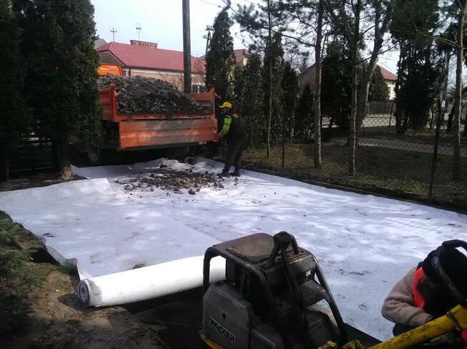 Minikoparka, Usługi minikoparką wykopy wiertnica , świder