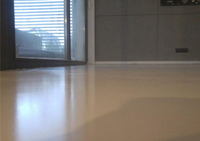 Posadzki żywiczne, przemysłowe, mikrocement, beton polerowan