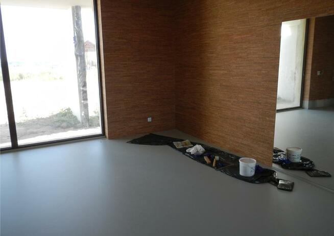 Posadzki żywiczne, przemysłowe, mikrocement, beton polerowan