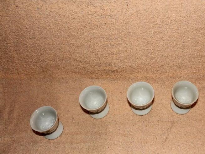 Podstawki pod jajka porcelanowe 4 szt Stan BDB