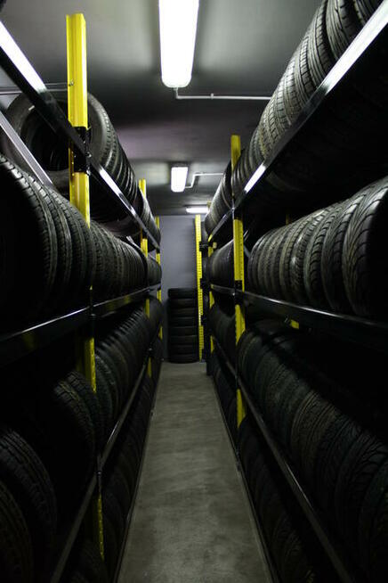 UŻYWANE REGAŁY NA KOŁA I OPONY