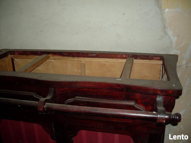 Barek z drewna, krzesło barowe, płyta marmurowa, rzeżby