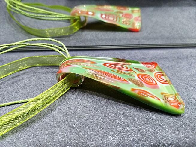 NOWY Naszyjnik Lamp Work zielono czerwony wisior maki róże