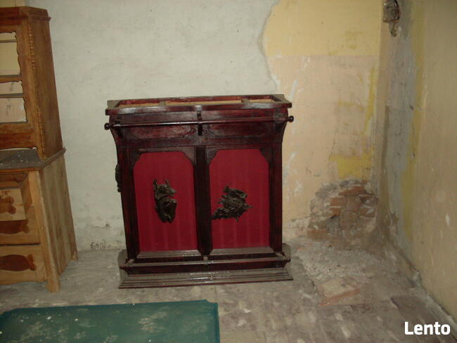 Barek z drewna, krzesło barowe, płyta marmurowa, rzeżby