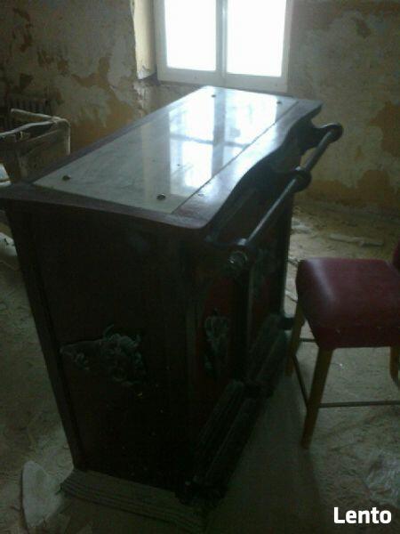 Barek z drewna, krzesło barowe, płyta marmurowa, rzeżby