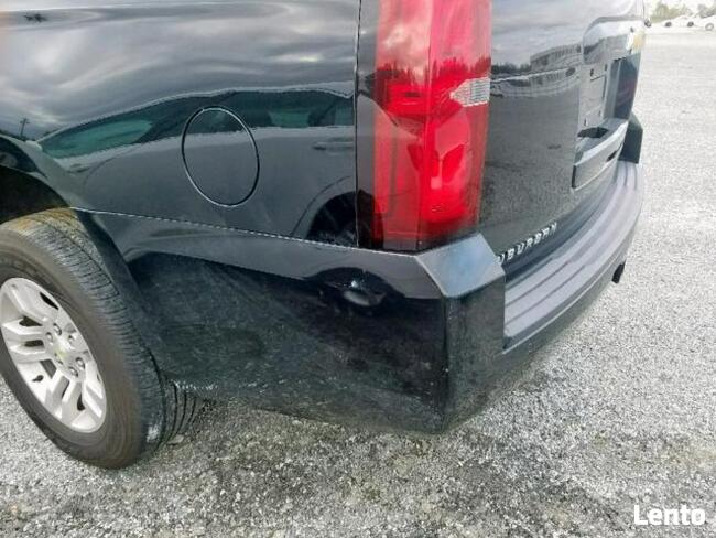 Chevrolet Suburban 2015, 5.3L, 4x4, porysowany lakier