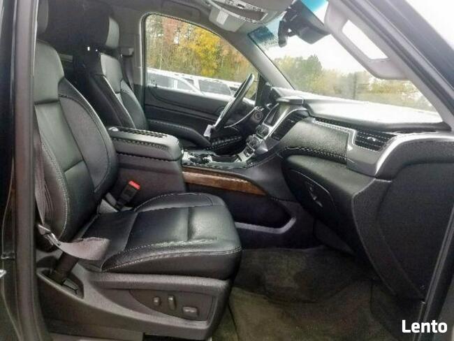 Chevrolet Suburban 2015, 5.3L, 4x4, porysowany lakier