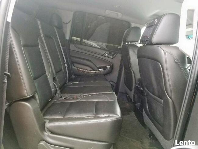 Chevrolet Suburban 2015, 5.3L, 4x4, porysowany lakier