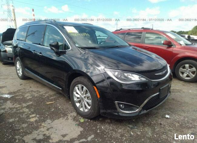 Chrysler Pacifica 2018, 3.6L, uszkodzony bok