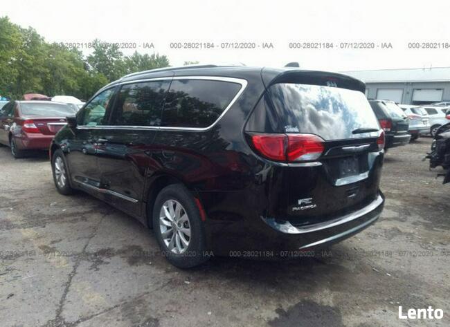 Chrysler Pacifica 2018, 3.6L, uszkodzony bok