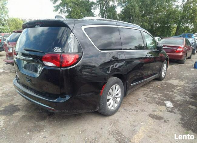 Chrysler Pacifica 2018, 3.6L, uszkodzony bok