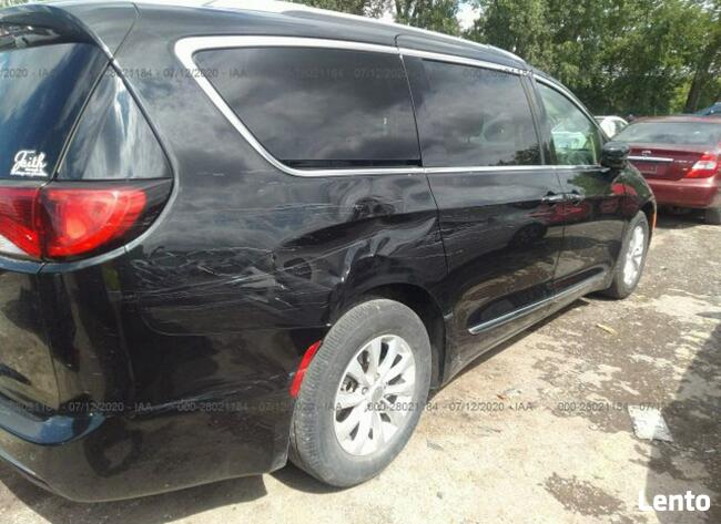 Chrysler Pacifica 2018, 3.6L, uszkodzony bok