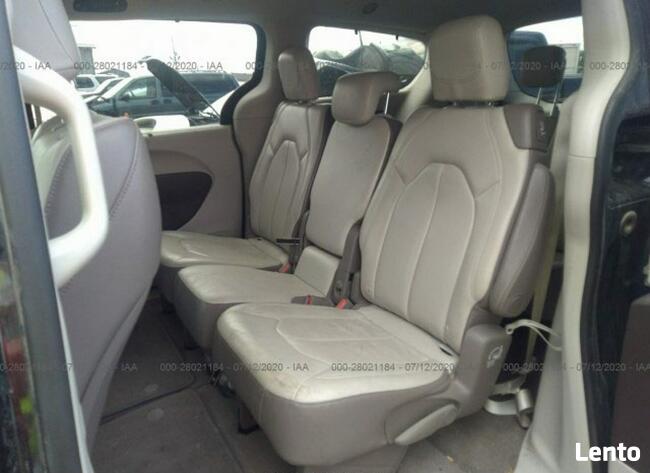 Chrysler Pacifica 2018, 3.6L, uszkodzony bok