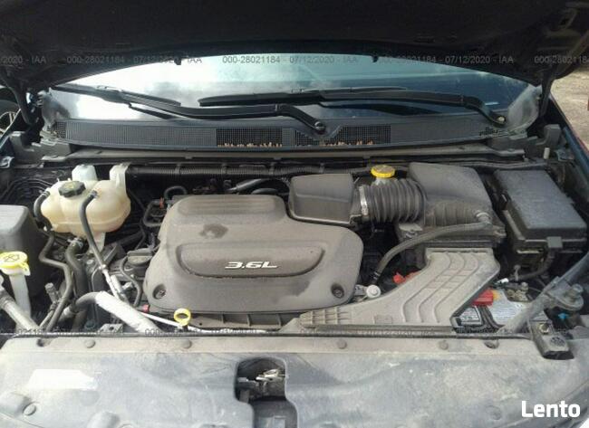 Chrysler Pacifica 2018, 3.6L, uszkodzony bok
