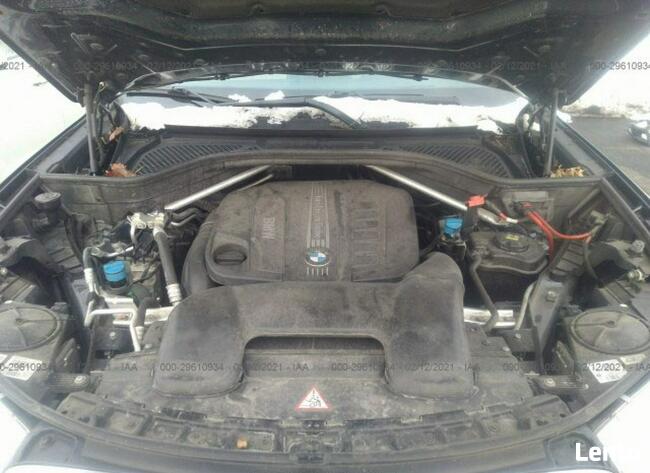 BMW X5 2014, 3.0L, 4x4, uszkodzony bok