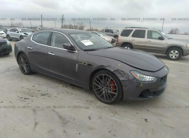 Maserati Ghibli 2017, 3.0L, 4x4, lekko uszkodzony przód