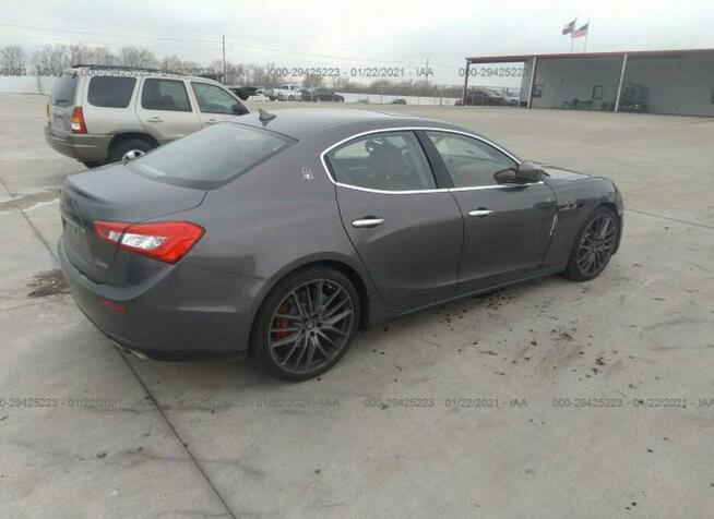 Maserati Ghibli 2017, 3.0L, 4x4, lekko uszkodzony przód