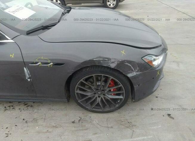 Maserati Ghibli 2017, 3.0L, 4x4, lekko uszkodzony przód