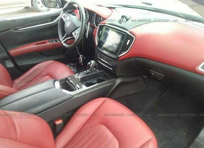 Maserati Ghibli 2017, 3.0L, 4x4, lekko uszkodzony przód