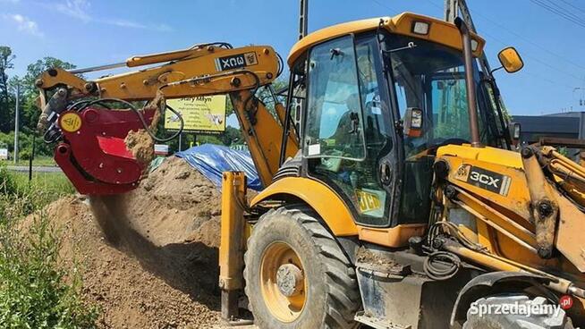 Łyżka przesiewająca do koparko-ładowarki i ładowarki