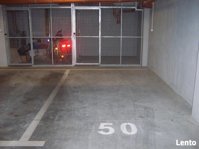 Ogrzewane miejsce parkingowe.
