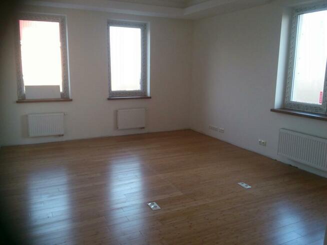 Atrakcyjny, nowoczesny dom wolnostojący położony w Błoniu