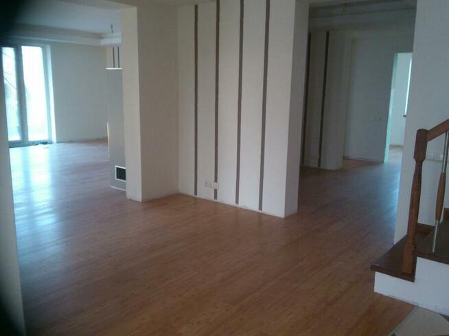 Atrakcyjny, nowoczesny dom wolnostojący położony w Błoniu