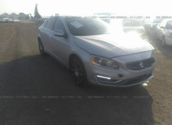 Volvo S60 2016, 2.0L, lekko uszkodzony przód