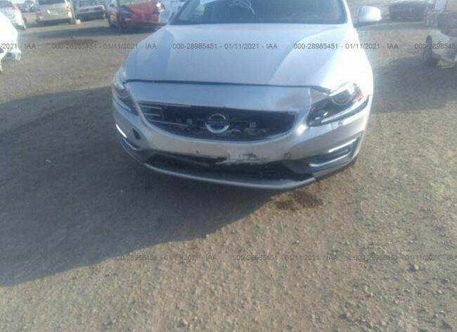 Volvo S60 2016, 2.0L, lekko uszkodzony przód