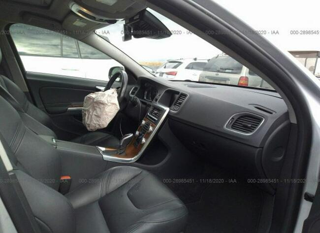 Volvo S60 2016, 2.0L, lekko uszkodzony przód