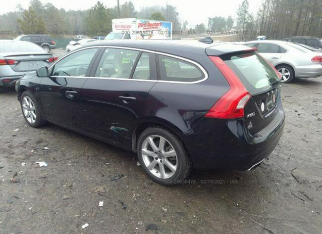 Volvo V60 2016, 2.0L, uszkodzony przód