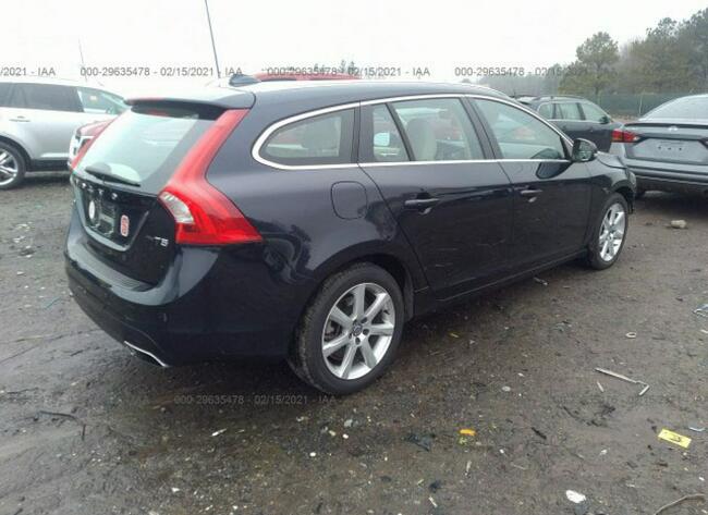 Volvo V60 2016, 2.0L, uszkodzony przód